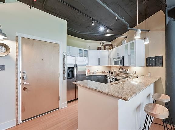 2nd image of 910 Houston St APT 404