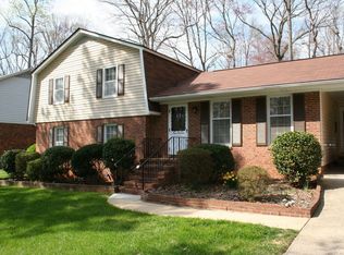 913 Hemingway Dr, Raleigh, NC 27609