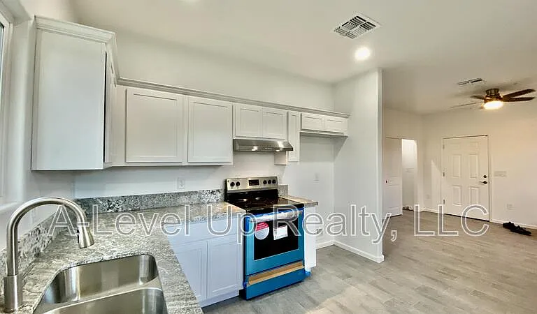 1310 S San Jacinto Dr #1 — Photo 5