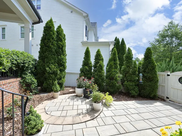 121 Ruskin Dr, Chapel Hill, NC 27516