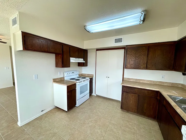 2988 Cisco Dr S — Photo 10