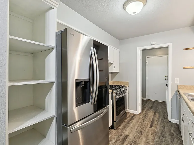 2721 Indian Creek Blvd — Photo 7