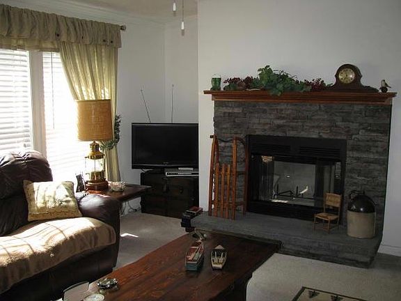 4th image of 1015 Waters Edge Dr