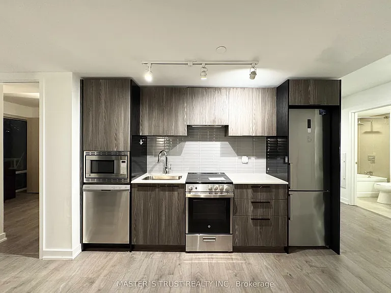 501 Yonge St #2105 — Photo 6