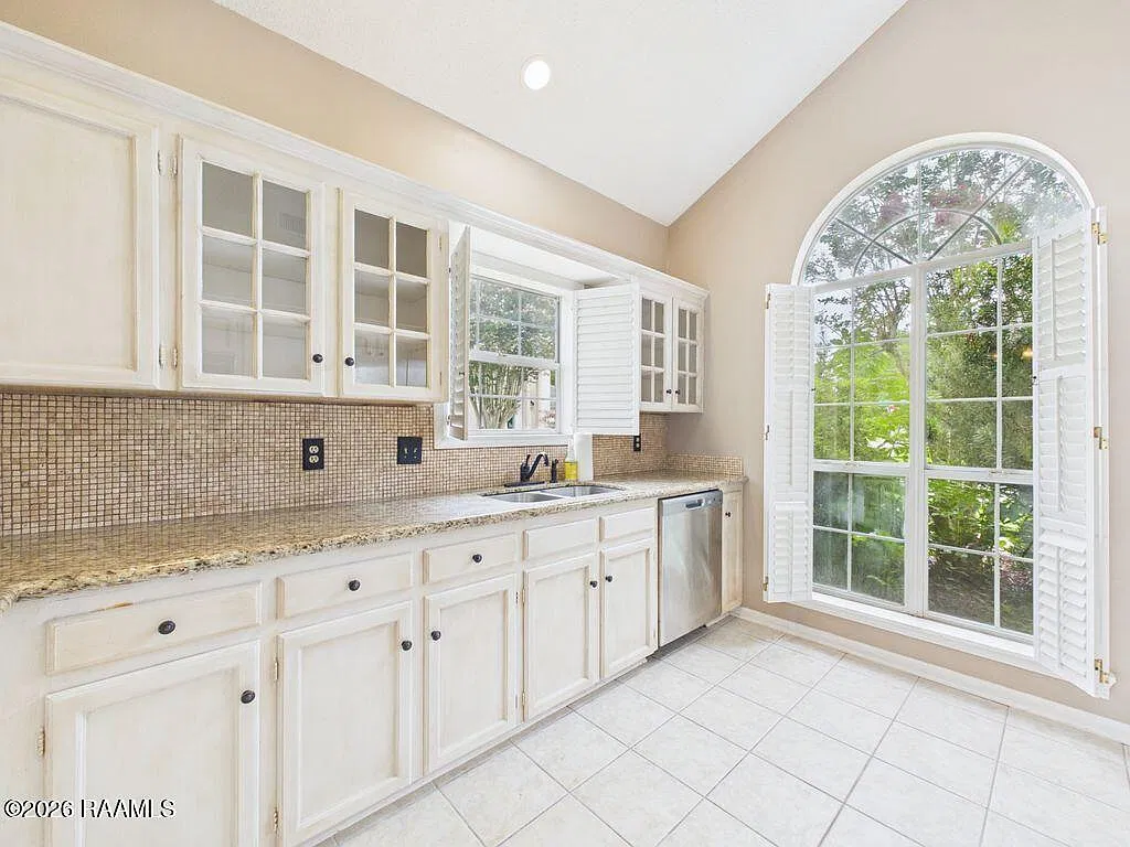 2 bed, 2.5 bath, 1662 sqft, $1,700 — Photo 4