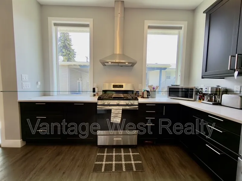 2 bed, 2.0 bath, 1076 sqft, $2,600 — Photo 3