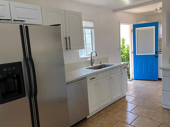Quartz countertops, dishwasher, sink