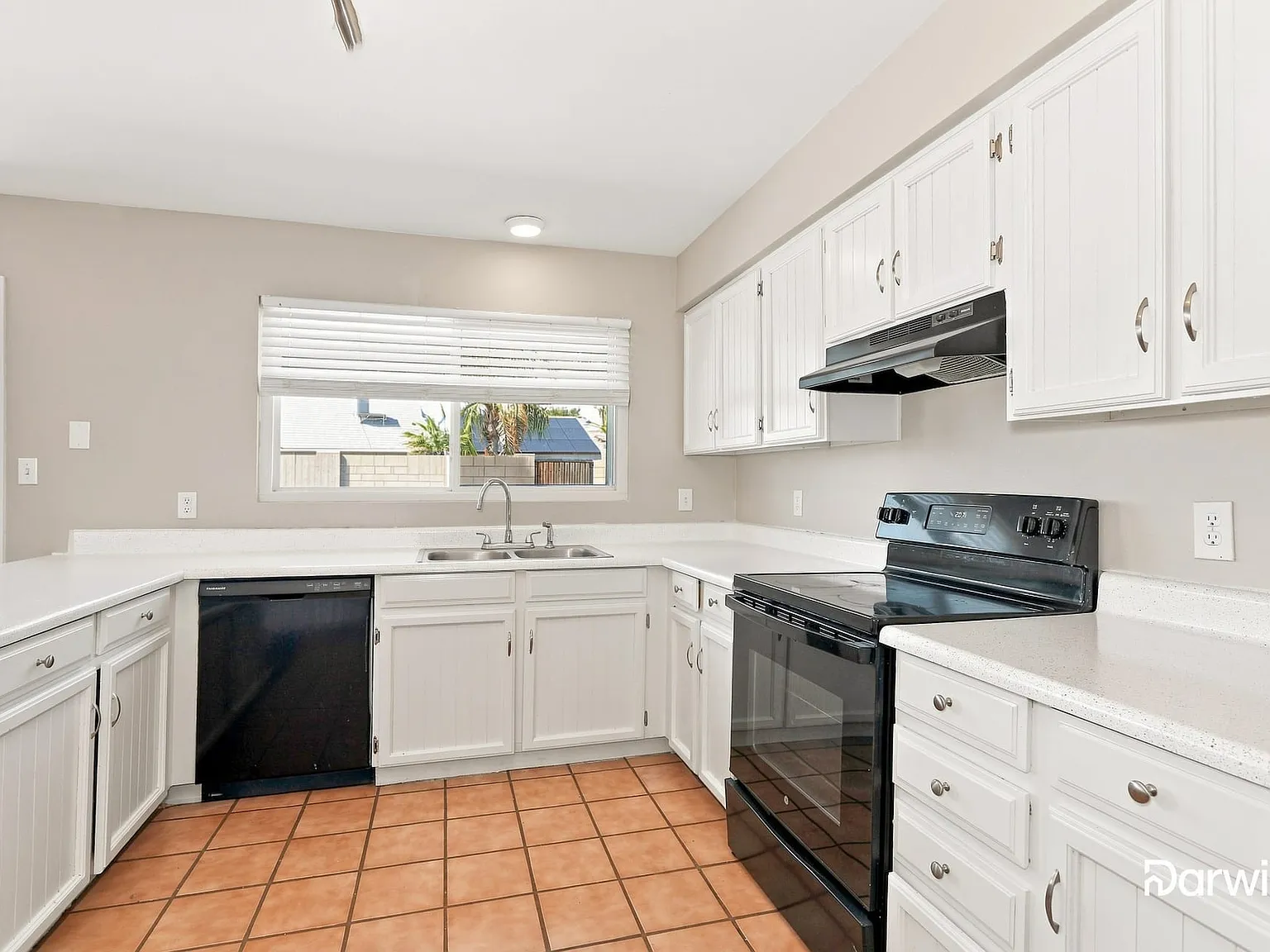 3 bed, 2.0 bath, 1574 sqft, $2,490 — Photo 3