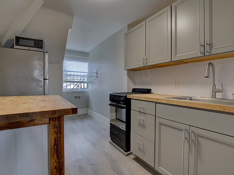 463 Main St #12 — Photo 2