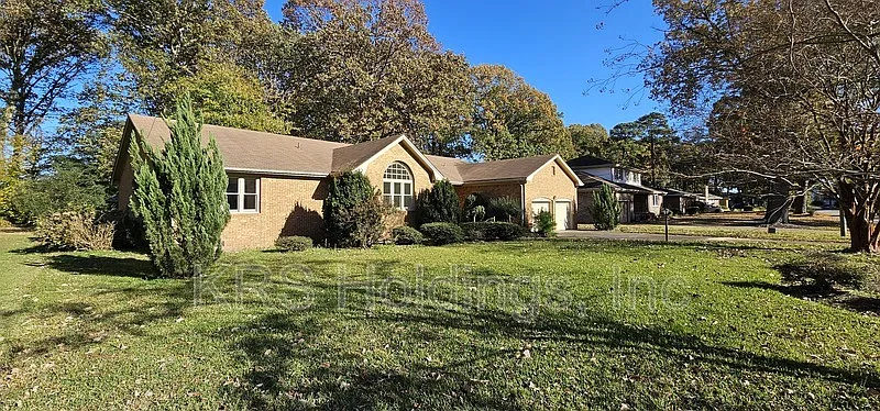 3 bed, 2.5 bath, 2900 sqft, $2,495 — Photo 2