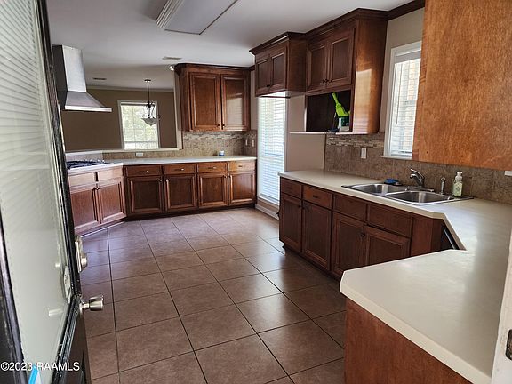 2nd image of 921 Marilyn Dr
