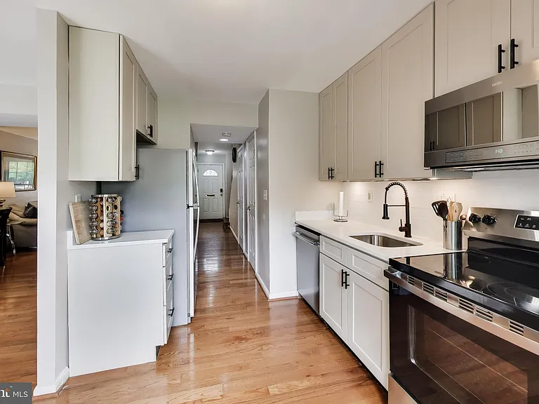 10075 Maple Leaf Dr — Photo 9