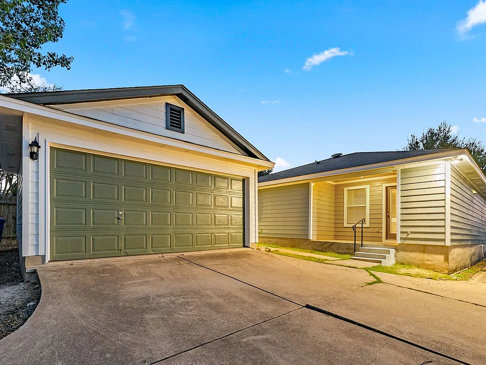 11911 Briarcreek Loop