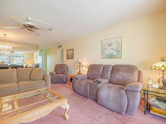 4th image of 414 SE 10th Street #101