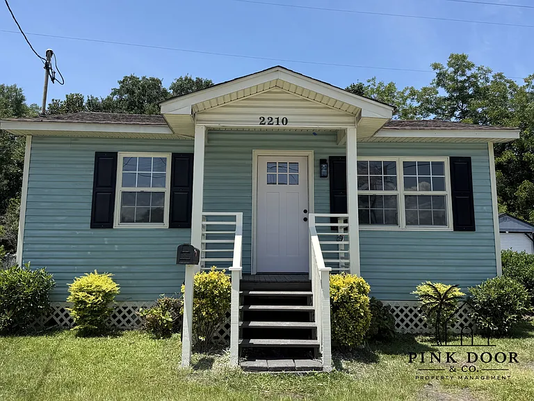 2210 Crosby Ave — Photo 1