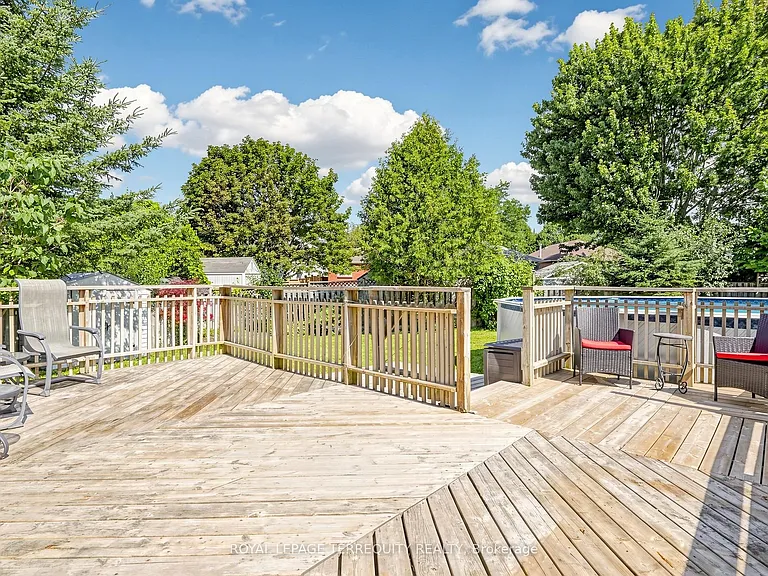 7 Yorkville Ct — Photo 42