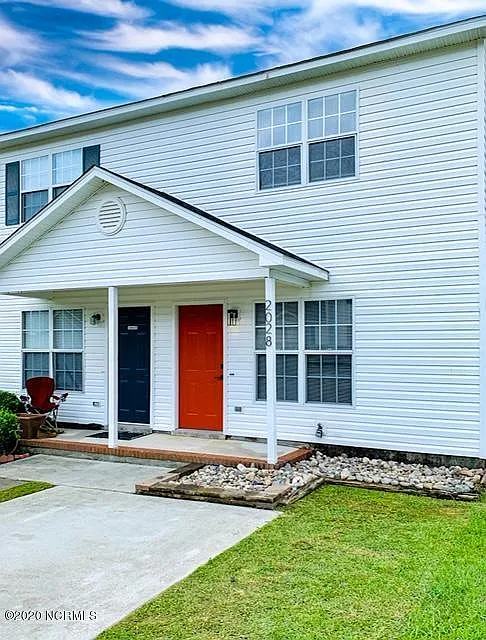 2 bed, 2.5 bath, $1,250 — Photo 2
