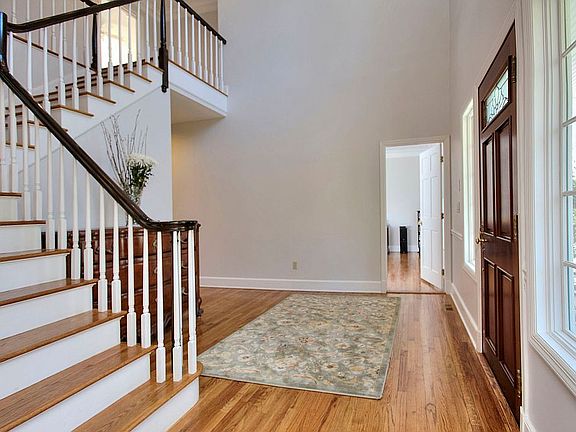 3rd image of 9 McMahon Ln