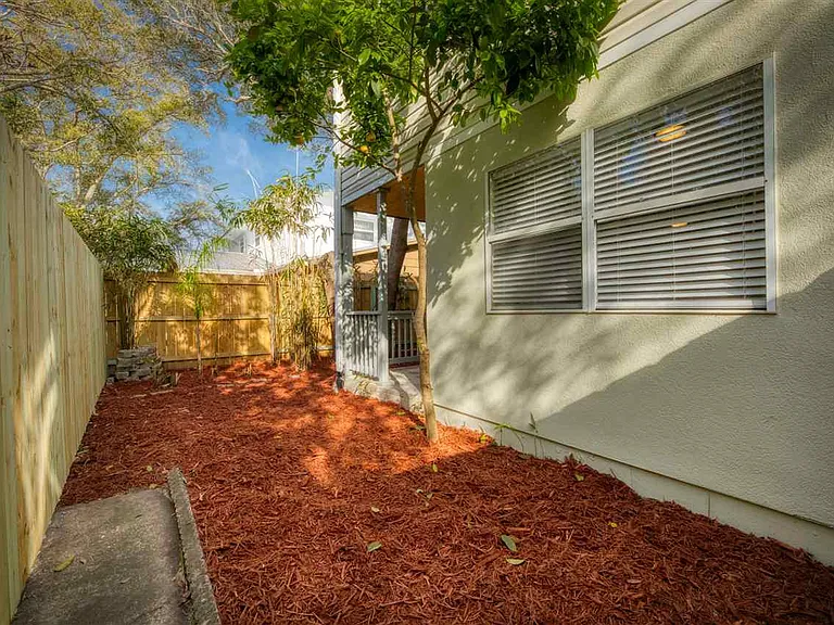 203 E St — Photo 35
