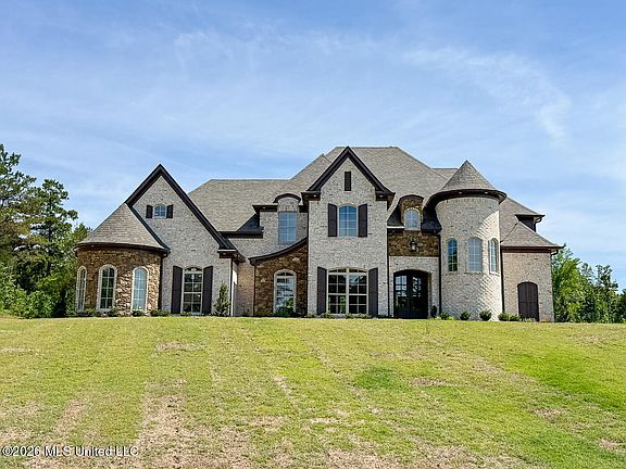 4th image of 410 Poplar Ln