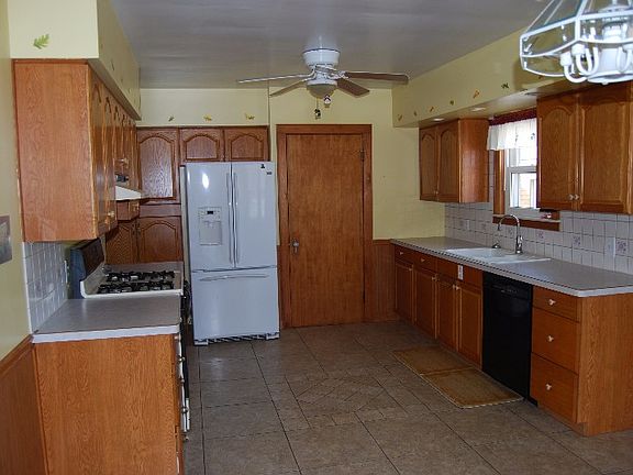 2nd image of 608 S Euclid Ave