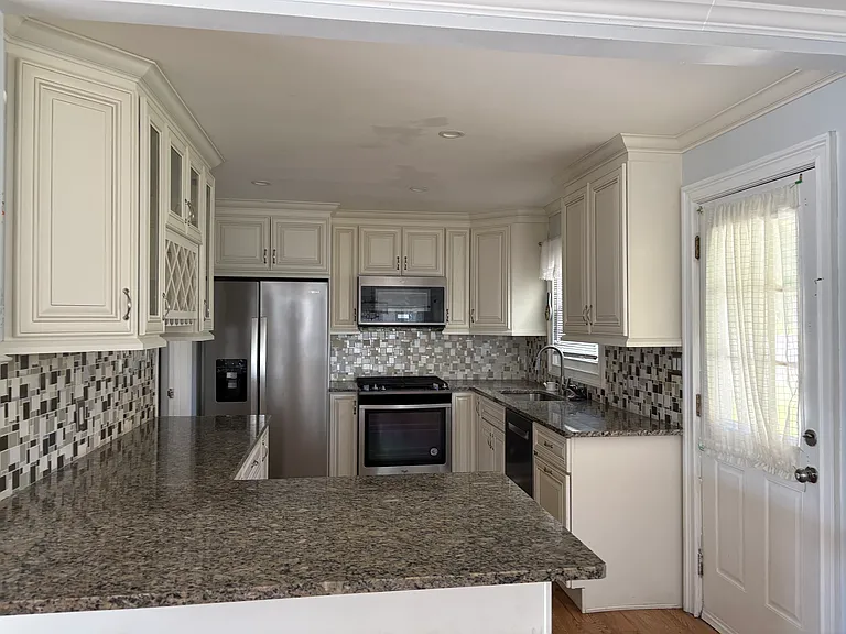 610 Platt St — Photo 2