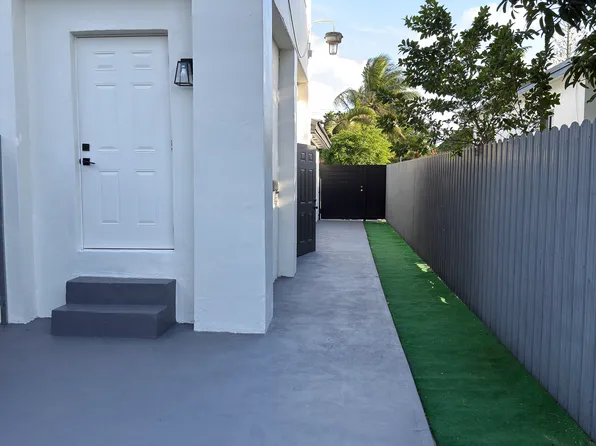 325 W 60th St, Hialeah, FL 33012