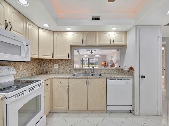 5th image of 3306 Aruba Way #B1