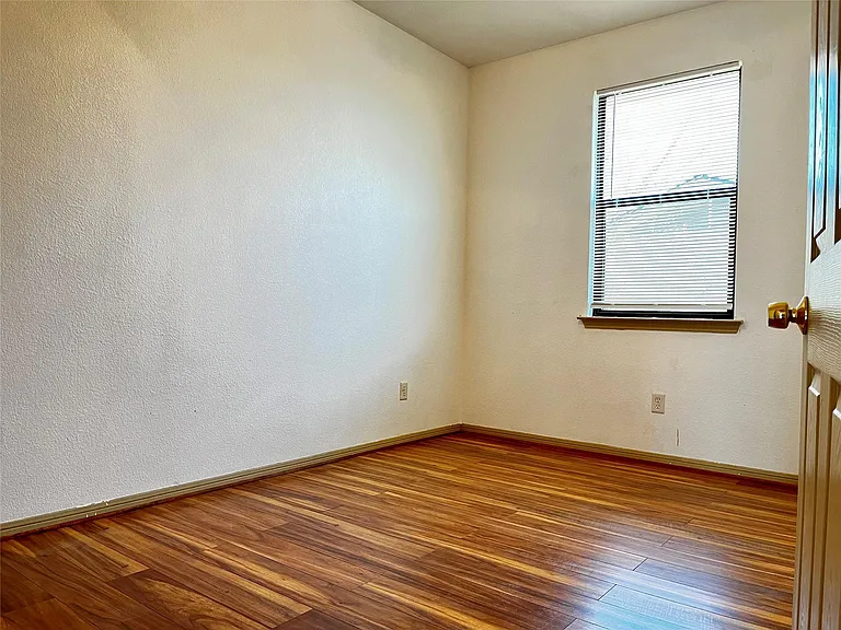 8901 Parkfield Dr — Photo 9