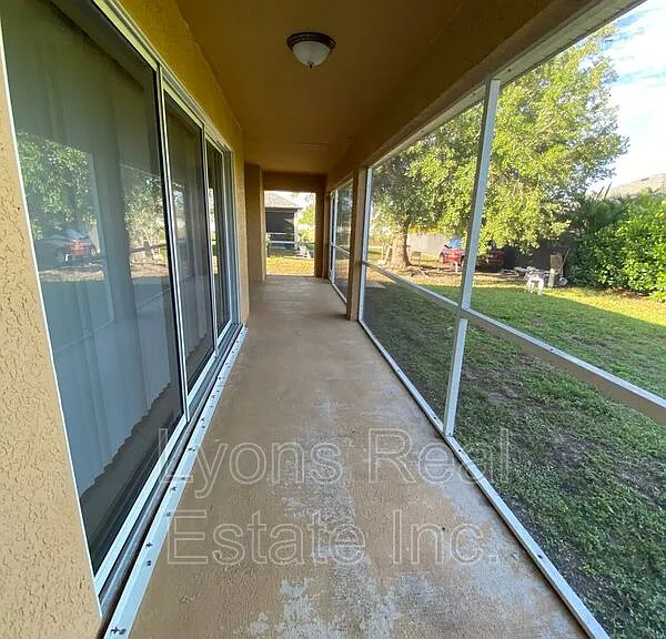 1104 NW 11th Pl — Photo 13