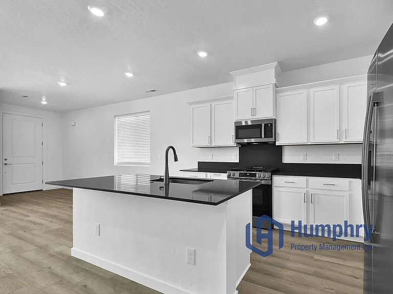 192 N Stratus Way — Photo 15