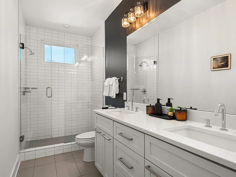629 W Iris Dr #5 — Photo 14
