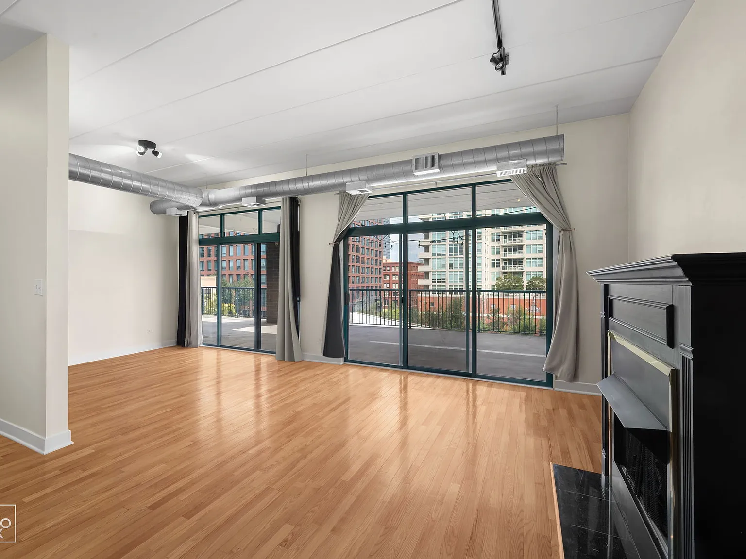 1 bed, 1.5 bath, 1100 sqft, $3,200 — Photo 3