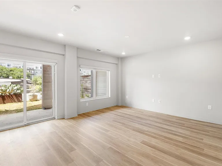 4361 S Congress Ave #129 — Photo 17