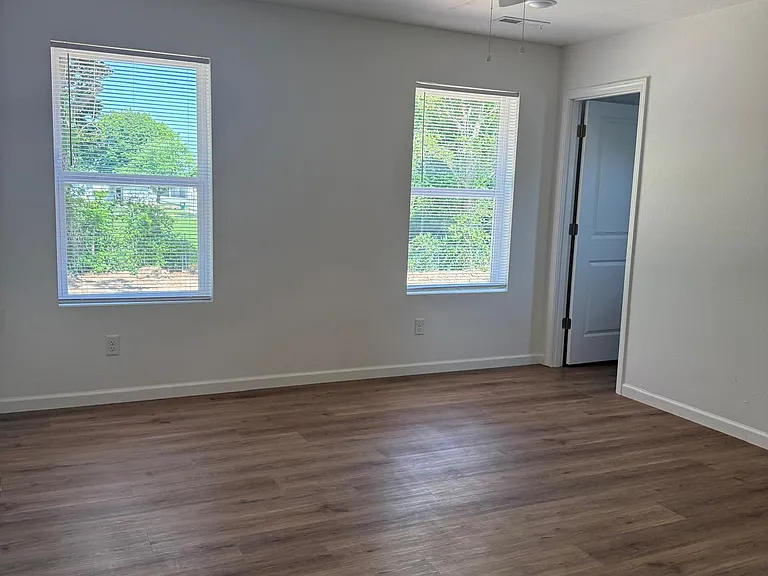 2022 N Weller Ave #B — Photo 2