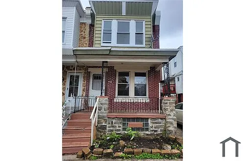 4911 N Franklin St Photo 1
