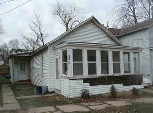 456 S Benton Ave, Freeport, IL 61032