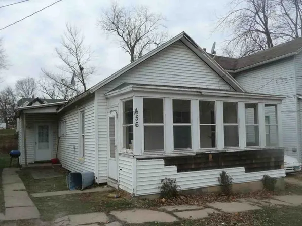 456 S Benton Ave, Freeport, IL 61032