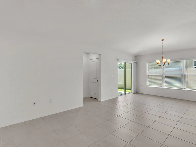 727 Chestnut Ln — Photo 11