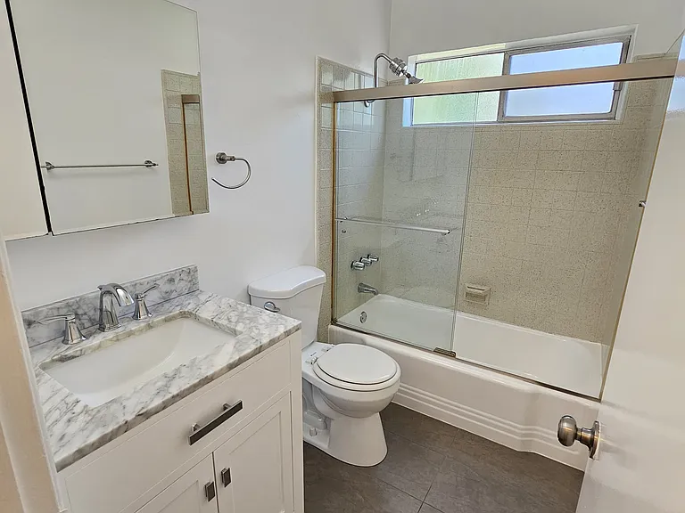 1202 N Fuller Ave #11 — Photo 11