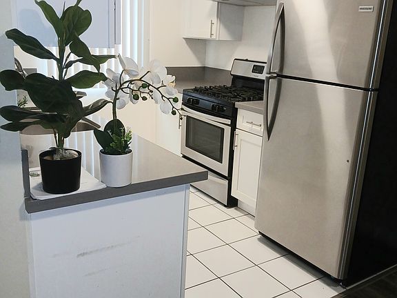 3rd image of 3533 Keystone Ave #10