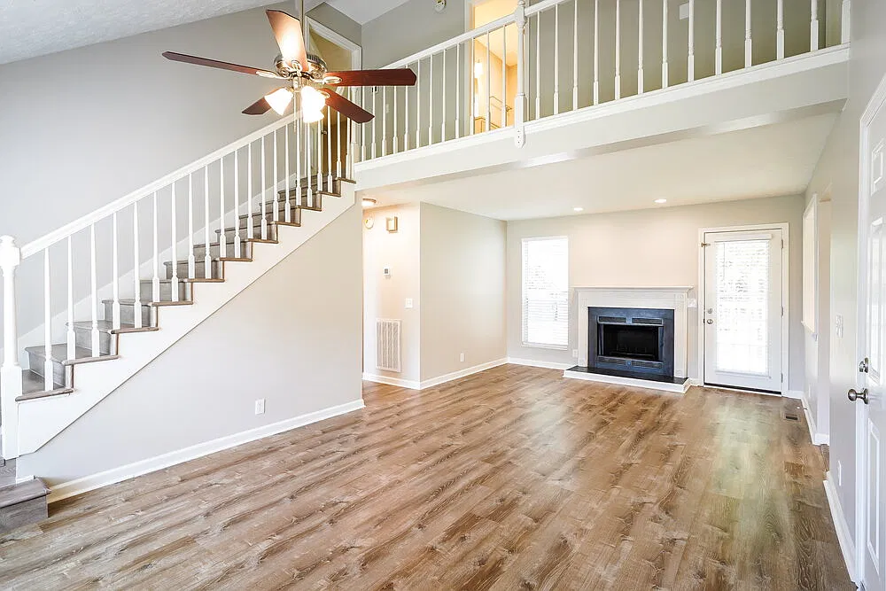 3 bed, 2.0 bath, 1278 sqft, $2,170 — Photo 4