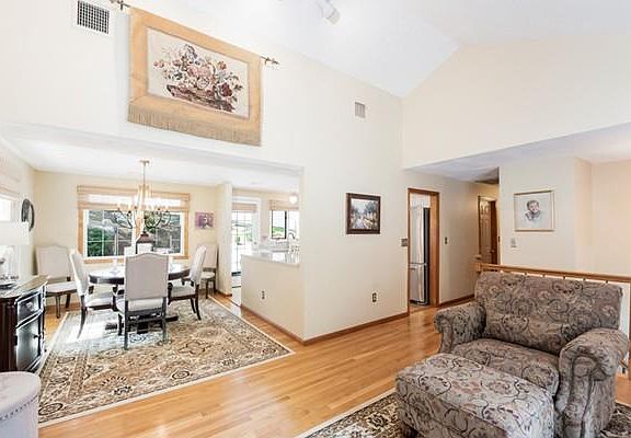 5th image of 40 Donnelly Dr