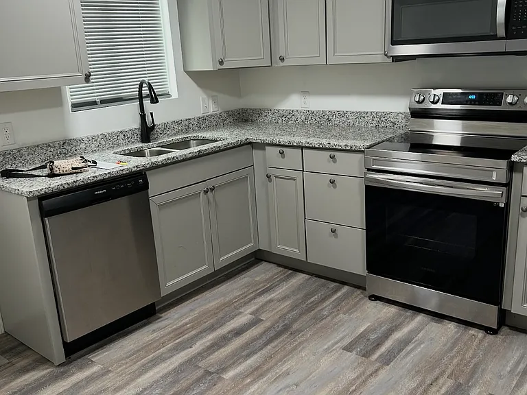 376 Brockway Ave #A — Photo 2