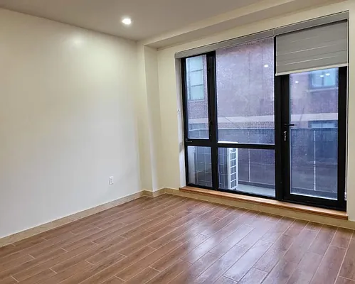 Rented by Chase Global Realty Corp | media 4