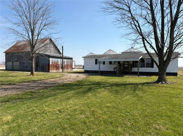 7676 N 1st St, Altamont, IL 62411