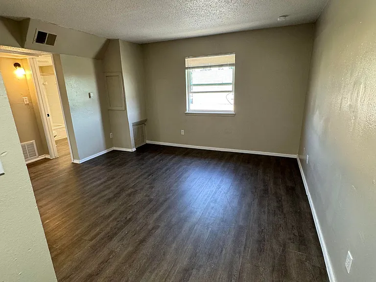 Mission Place — Photo 21