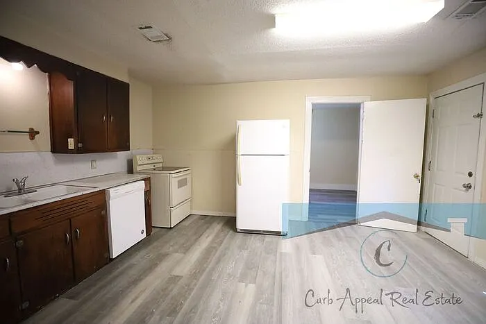 1 bed, 1.0 bath, $800 — Photo 3