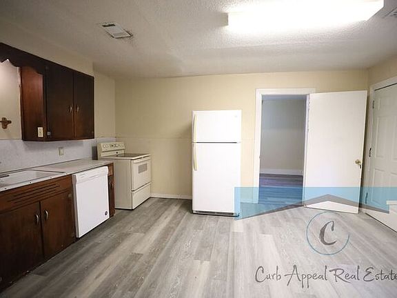 3rd image of 818 W Matthews Ave
