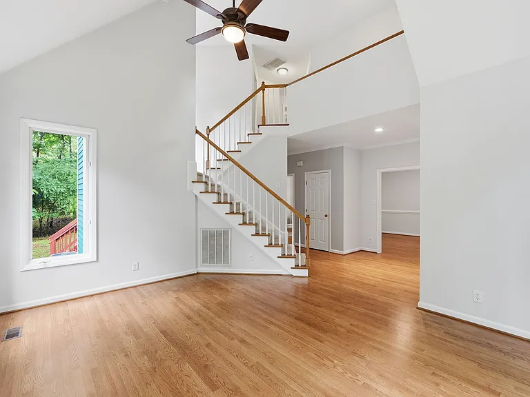 121 Waverly Forest Ln — Photo 2